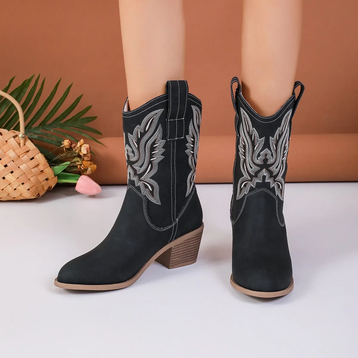 Stylish Pointed Toe Western Cowgirl Boots